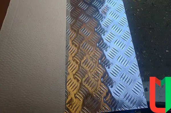 Рифлёный алюминиевый лист чечевица 5х500х4000 мм АМг2